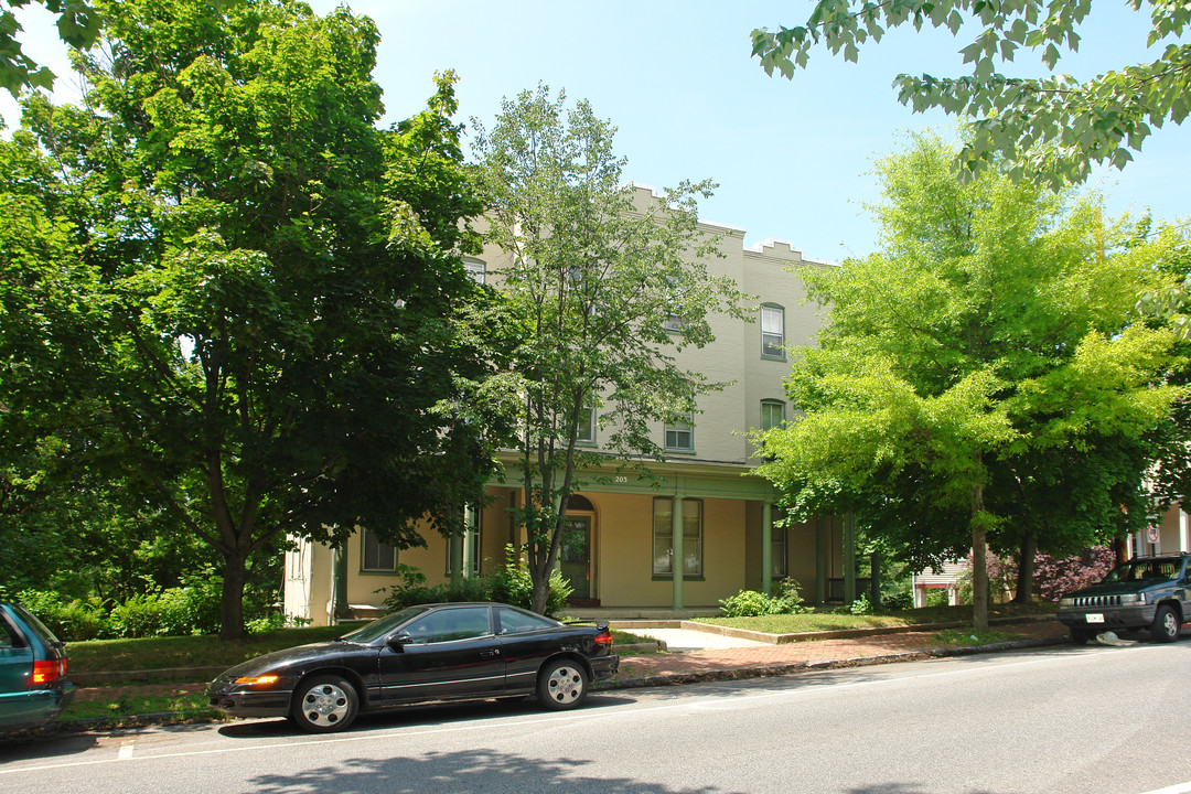 203 Prospect St in Hagerstown, MD - Building Photo