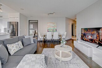 18 Yonge St in Toronto, ON - Building Photo - Building Photo