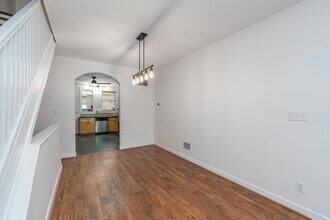 5 N Linwood Ave in Baltimore, MD - Building Photo - Building Photo