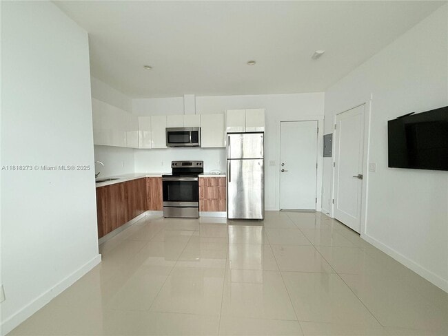924 Marseille Dr in Miami Beach, FL - Building Photo - Building Photo