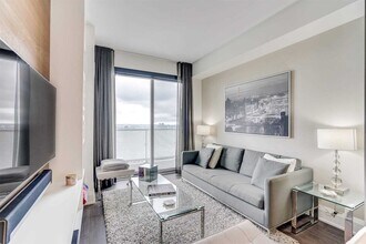 101 Erskine Ave in Toronto, ON - Building Photo - Building Photo