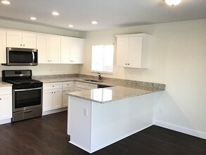 17660 Little Peak Ct in Reno, NV - Building Photo - Building Photo