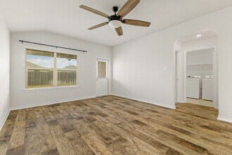 919 Brown Thrasher in San Antonio, TX - Building Photo - Building Photo