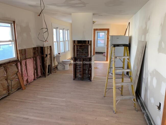 236 Cedar St, Unit 3 in Somerville, MA - Building Photo - Building Photo
