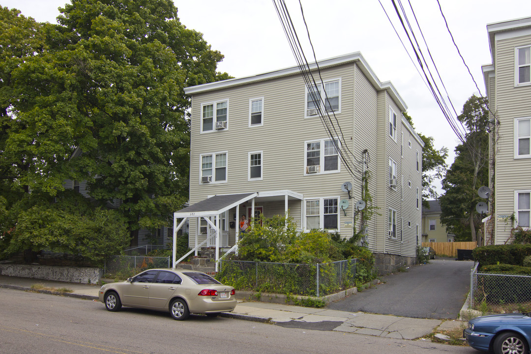 682 Walk Hill St in Mattapan, MA - Foto de edificio