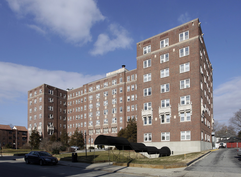 Wayland Manor in Providence, RI - Foto de edificio