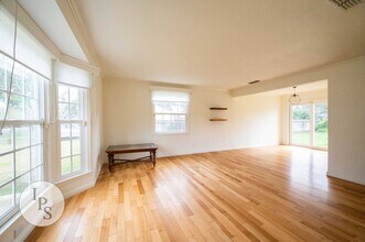 810 E Saginaw Way in Fresno, CA - Building Photo - Building Photo