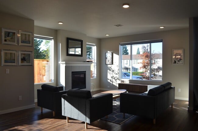 4054 SE Holgate Blvd in Portland, OR - Foto de edificio - Building Photo
