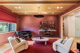 5084 Valjean Ave in Los Angeles, CA - Foto de edificio - Building Photo
