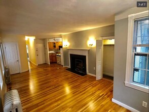82 Phillips St, Unit 2 in Boston, MA - Foto de edificio - Building Photo