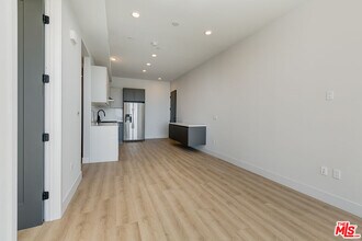 3833 Dunn Dr in Culver City, CA - Building Photo - Building Photo