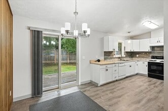 8740 Carter Cir in Anchorage, AK - Building Photo - Building Photo