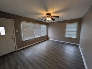 1901 W Wildwood Ave in Orange, TX - Building Photo - Building Photo