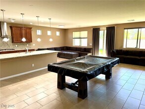 6298 Starflare St in Las Vegas, NV - Building Photo - Building Photo