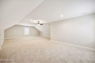 122 Roseberry St in Oak Ridge, TN - Foto de edificio - Building Photo