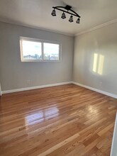 19926 Cantara St in Los Angeles, CA - Foto de edificio - Building Photo