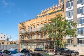 The Retro in Brooklyn, NY - Foto de edificio - Building Photo