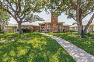 1500 Stonecrest Dr in Richardson, TX - Building Photo