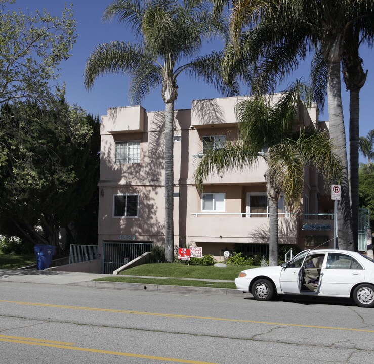 4329 Dixie Canyon Ave in Sherman Oaks, CA - Foto de edificio