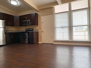 6871 Franklin Ave-Unit -302 in Los Angeles, CA - Building Photo - Building Photo