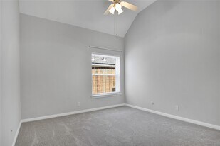 152 W Amberglow Cir in Spring, TX - Building Photo