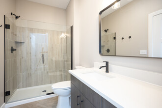 Arcadia Apartments in Fort Wayne, IN - Building Photo - Interior Photo