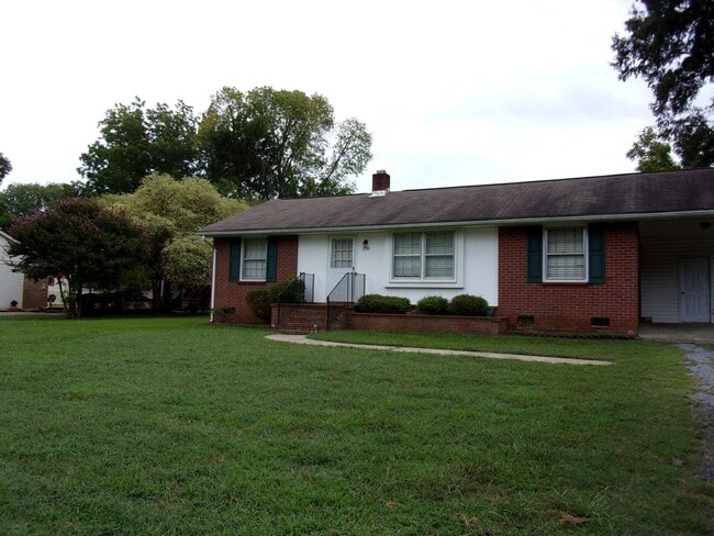 2109 Rosewood Dr in Rock Hill, SC - Building Photo - Building Photo