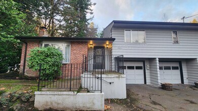 7025-7025 SW Canyon Rd in Portland, OR - Building Photo - Building Photo