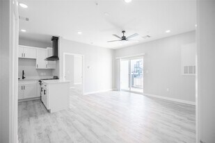 2101 Reinke Rd in Waller, TX - Building Photo