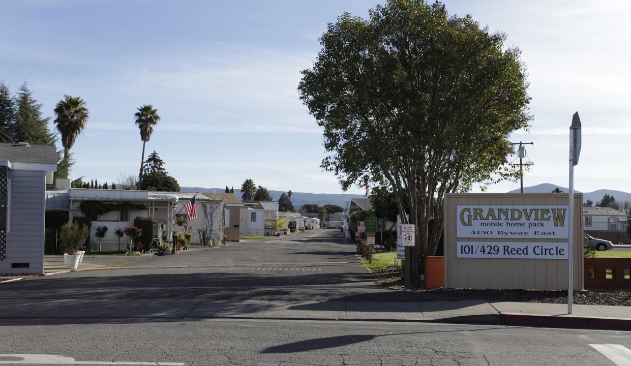 Grandview Mobile Home Park in Napa, CA - Building Photo