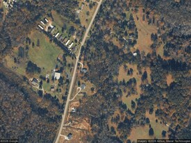 208 Meadow Lark Dr in Westminster, SC - Building Photo