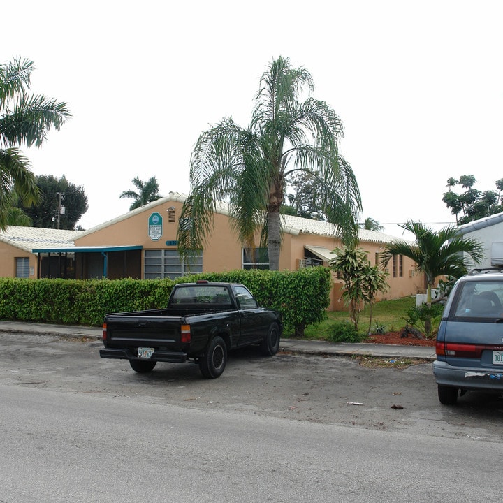 1832 Taft St in Hollywood, FL - Building Photo