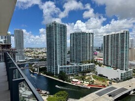 68 SE 6th St in Miami, FL - Building Photo