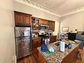 135 Hillside St, Unit B1 in Boston, MA - Building Photo