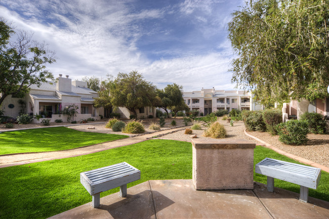 Mission Springs in Scottsdale, AZ - Building Photo - Building Photo