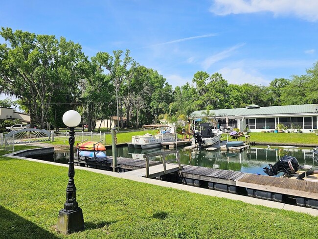 1412 SE Paradise Ave in Crystal River, FL - Building Photo - Building Photo
