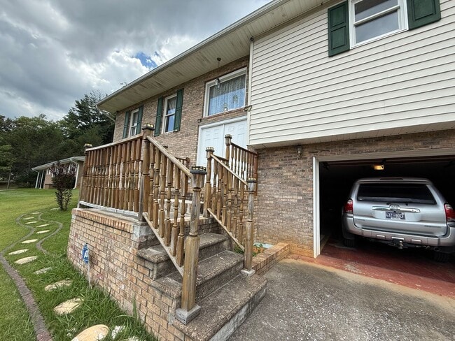 612 Foothills Rd in Kingsport, TN - Building Photo - Building Photo