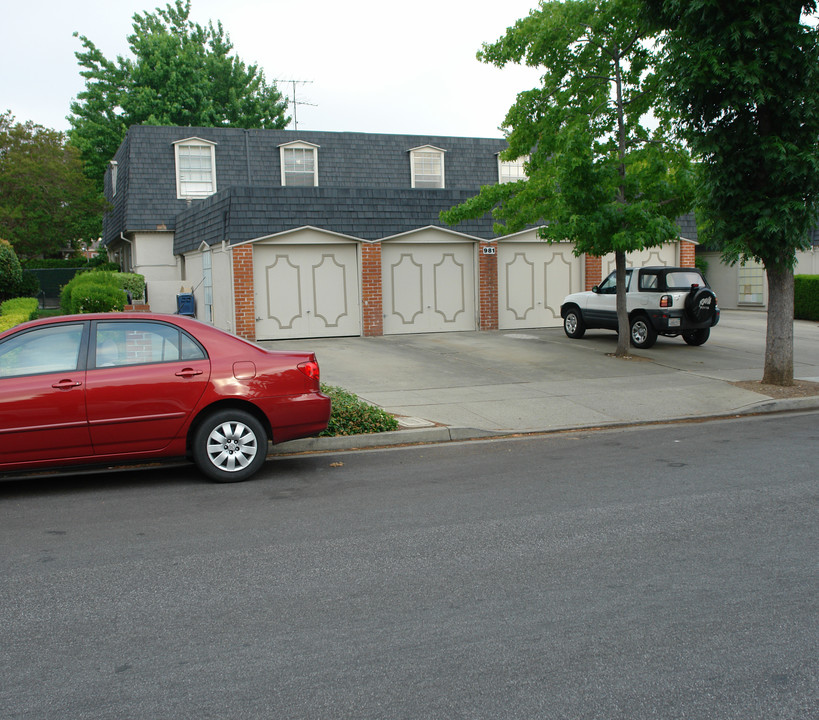 981 Mangrove Ave in Sunnyvale, CA - Building Photo