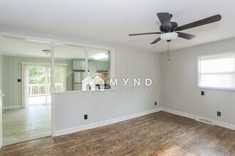 4821 Woodway Pl in Charlotte, NC - Foto de edificio - Building Photo