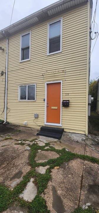 214 6th St in Braddock, PA - Building Photo