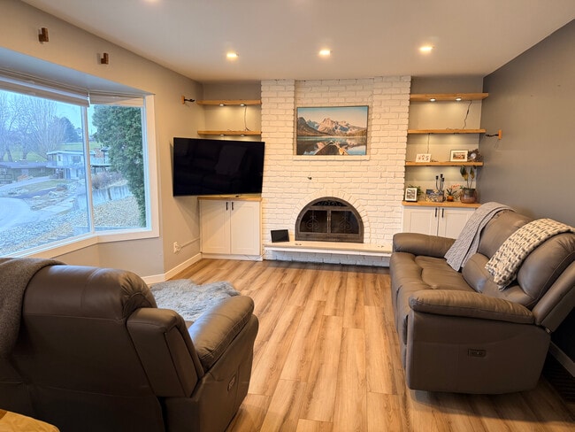 property at 3922 21 Av