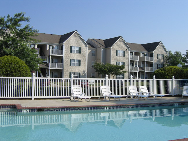 Taylor Pointe Apartments in Chesapeake, VA - Building Photo - Building Photo