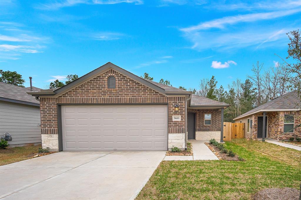 9605 Last Maples Trl in Conroe, TX - Building Photo