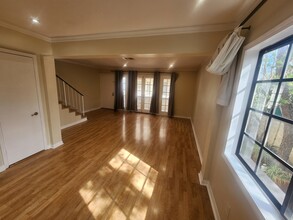 7432 Hazeltine Ave, Unit 9 in Van Nuys, CA - Building Photo - Building Photo