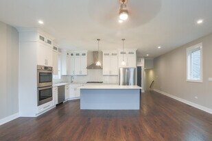 4317 S Forrestville Ave, Unit Apartment Two in Chicago, IL - Building Photo