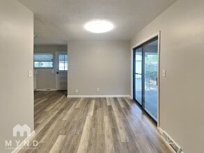 4957 Betsy Dr in Columbus, OH - Foto de edificio - Building Photo