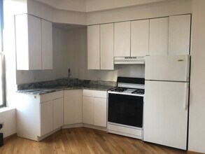 833 W Chicago Ave, Unit 4R in Chicago, IL - Building Photo - Building Photo