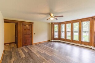 8755 Jackson St in Mentor, OH - Building Photo