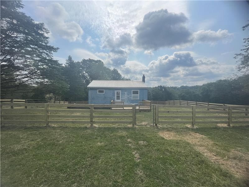 8733 County Rd 39 in Bloomingdale, OH - Foto de edificio