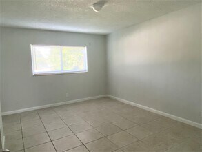 853 SE 4th Ct in Deerfield Beach, FL - Building Photo - Building Photo